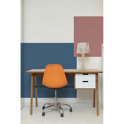 kit-escritorio-escrivaninha-vintage-130cm-com-gavetas-brancas-cadeira-eiffel-giratoria-laranja