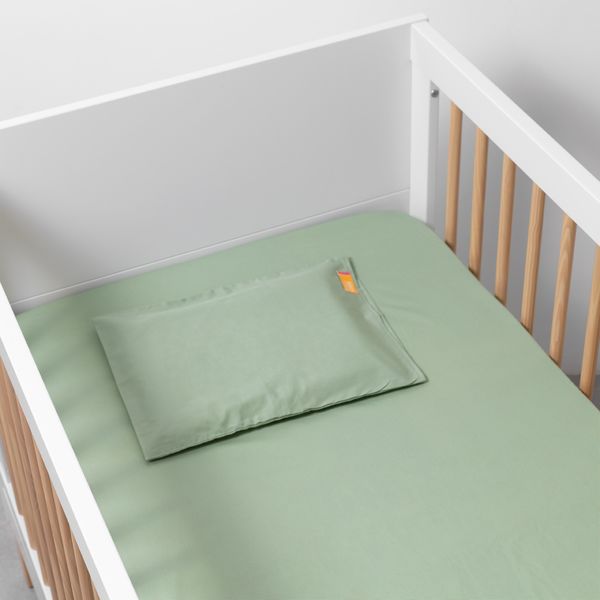 lencol-com-elastico-para-berco-e-fronha-verde-no-bercinho