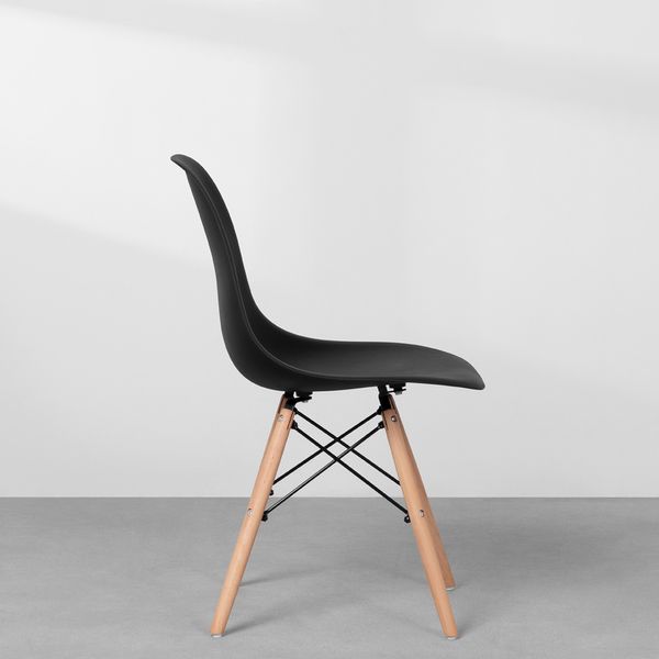 cadeira-eames-eiffel-em-polipropileno-pes-de-madeira-preto-detalhe-lateral