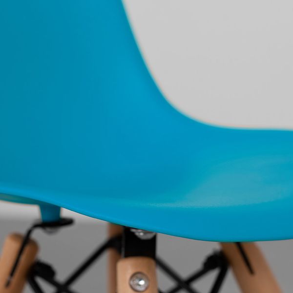 cadeira-eiffel-infantil-base-madeira-azul-aco
