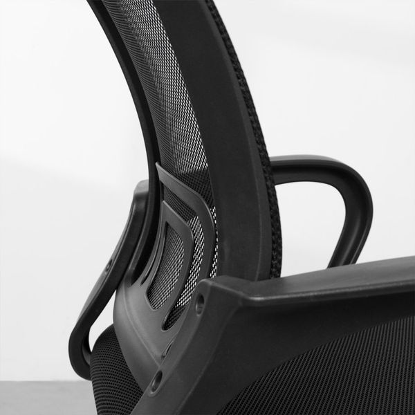cadeira-de-escritorio-italia-giratoria-preta-encosto-lateral
