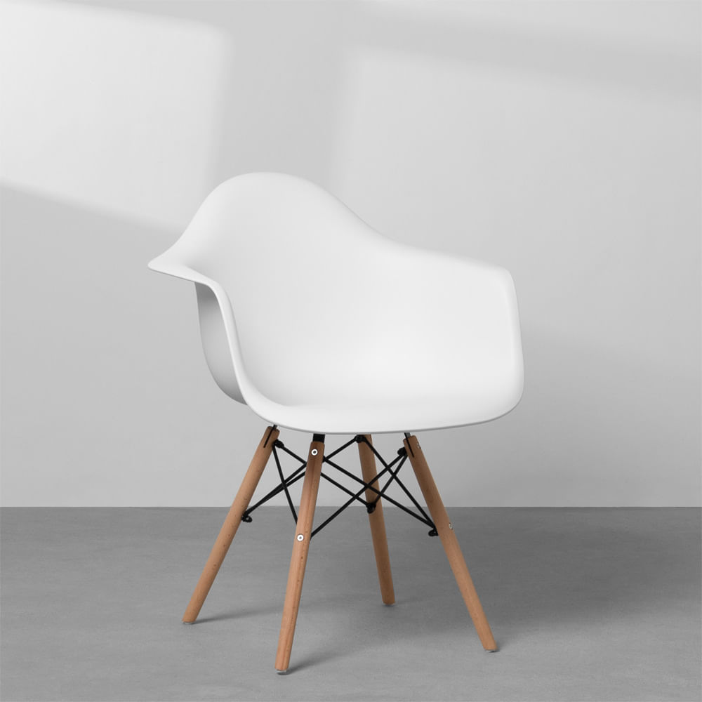 cadeira-eiffel-com-braco-e-base-madeira-branco-diagonal