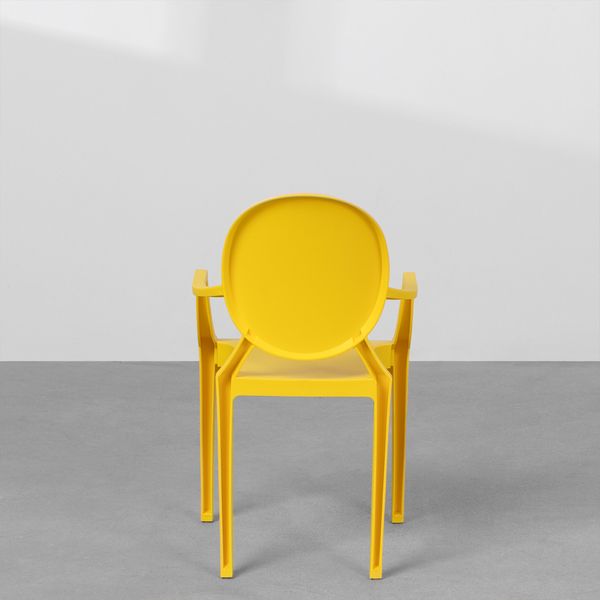 cadeira-infantil-invisible-com-braco-amarela-traseira
