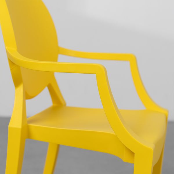 cadeira-infantil-invisible-com-braco-amarela-braco