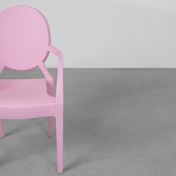 cadeira-infantil-invisible-com-braco-rosa-detalhes