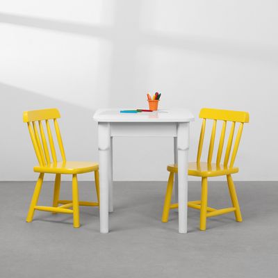conjunto-mesa-mia-com-2-cadeiras-mia-infantil-amarelo-ambiente