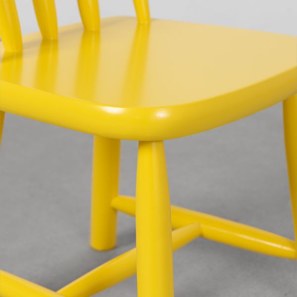 cadeira-mia-infantil-base-madeira-amarelo-assento