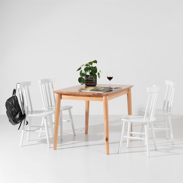 conjunto-mesa-mia-natural-120x80-com-4-cadeiras-mia-branco-ambiente
