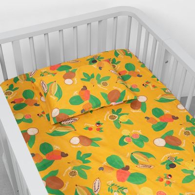 lencol-mini-cama-com-elastico-e-fronha-nossas-frutas-amarelo-ambiente