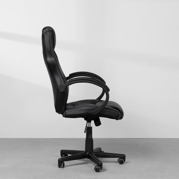 cadeira-de-escritorio-racer-preta-com-detalhe-cinza-lateral