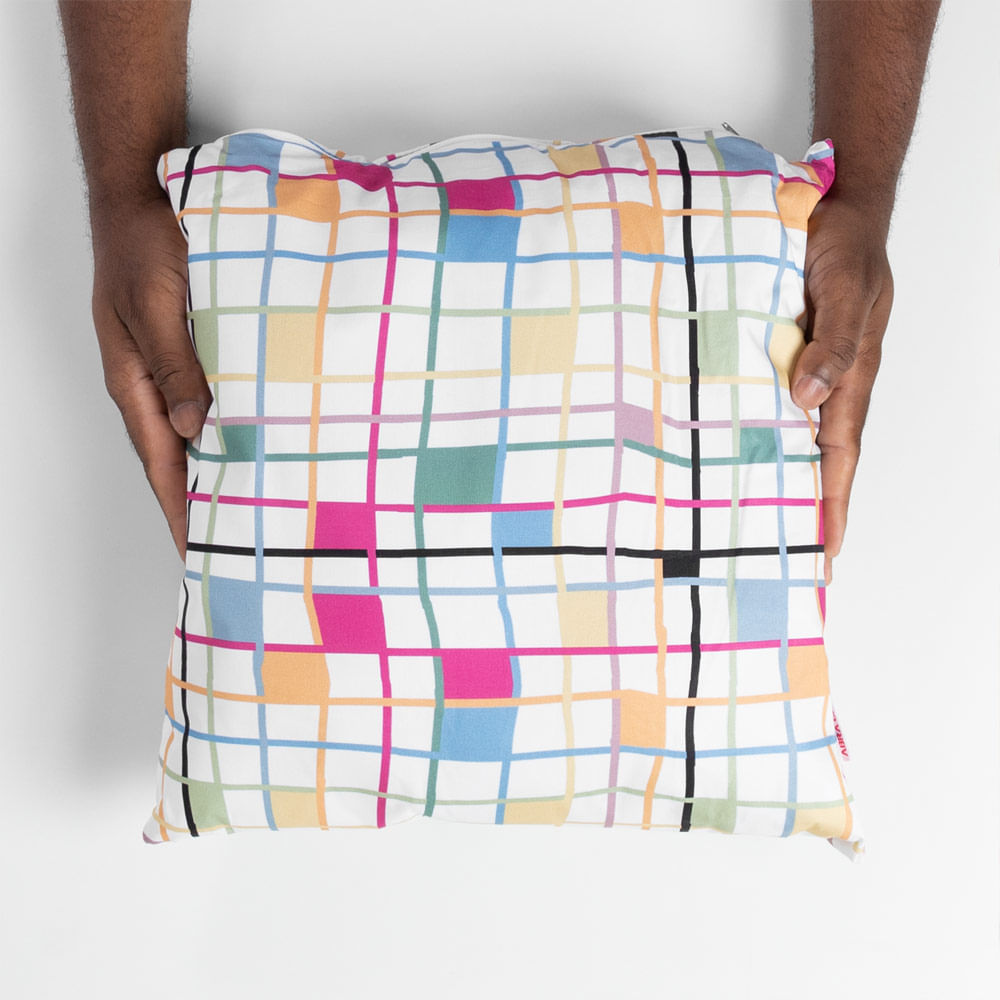 almofada-a-a-mondrian-xadrez-40x40-maos