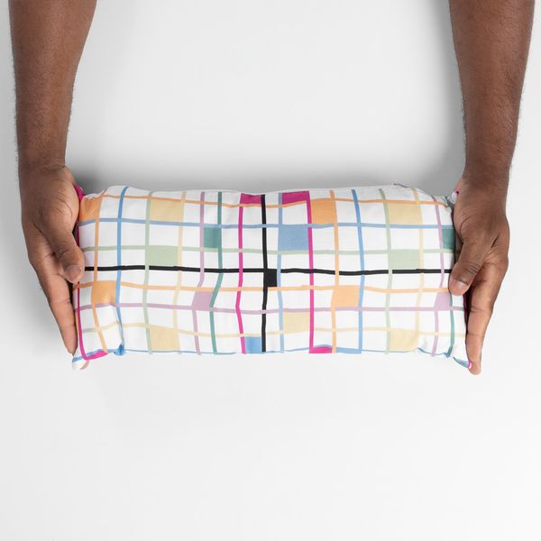almofada-a-a-mondrian-xadrez-45x20-maos