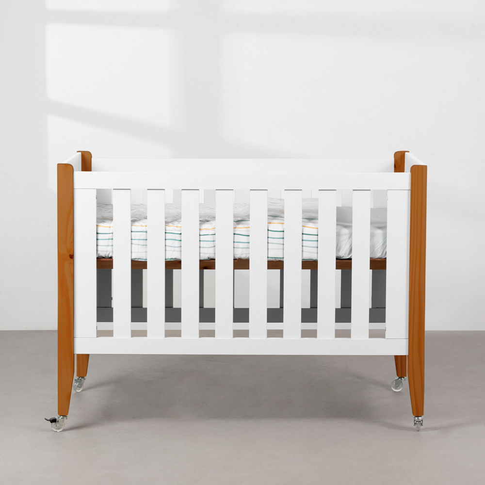 Berço Tom com Pés em Madeira - Branco Fosco - Abra Cadabra