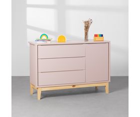 comoda-retro-square-com-porta-e-pes-em-madeira-natural-rosa-ambientada