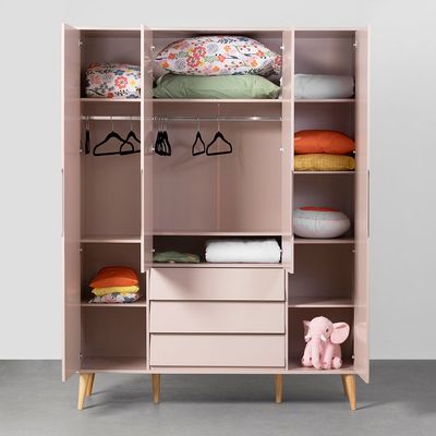 guarda-roupa-noah-4-portas-com-3-gavetas-com-pes-em-madeira-natural-rosa-fosco-interior