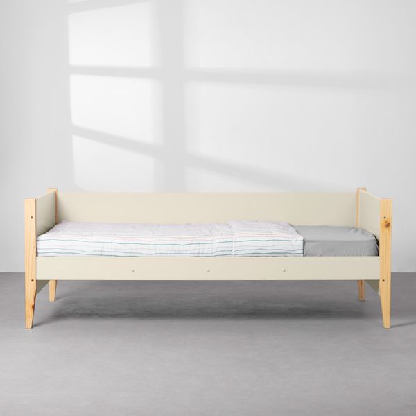 cama-sofa-noah-com-pes-em-madeira-natural-areia-frontal