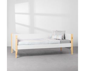 cama-sofa-noah-com-pes-em-madeira-natural-branco-fosco-diagonal