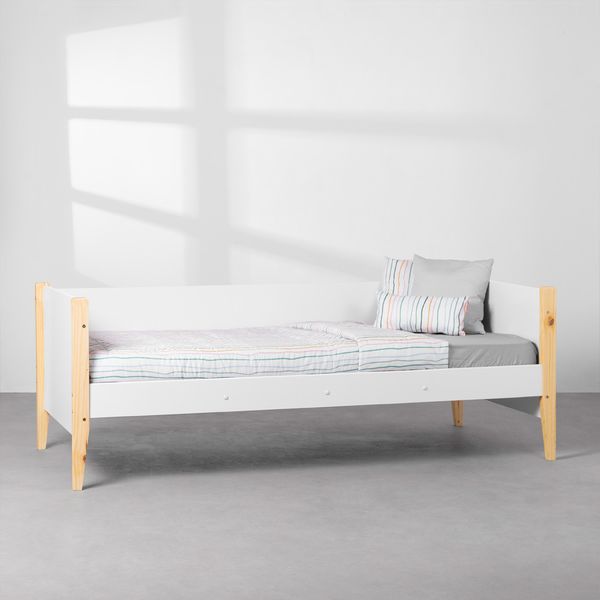 cama-sofa-noah-com-pes-em-madeira-natural-branco-fosco-diagonal