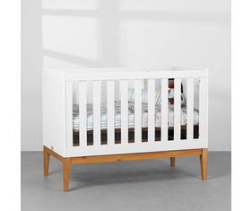 berco-mini-cama-noah-square-com-pes-em-madeira-branco-fosco-diagonal