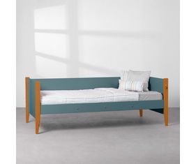 cama-sofa-noah-com-pes-em-madeira-azul-fosco2