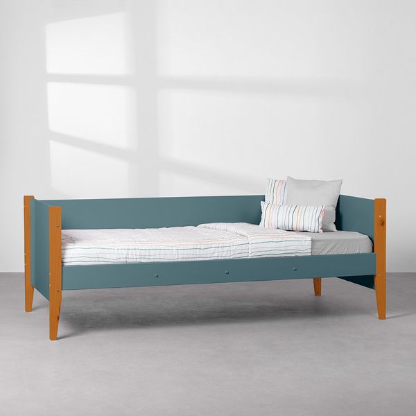 cama-sofa-noah-com-pes-em-madeira-azul-fosco2