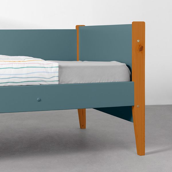 cama-sofa-noah-com-pes-em-madeira-azul-fosco3