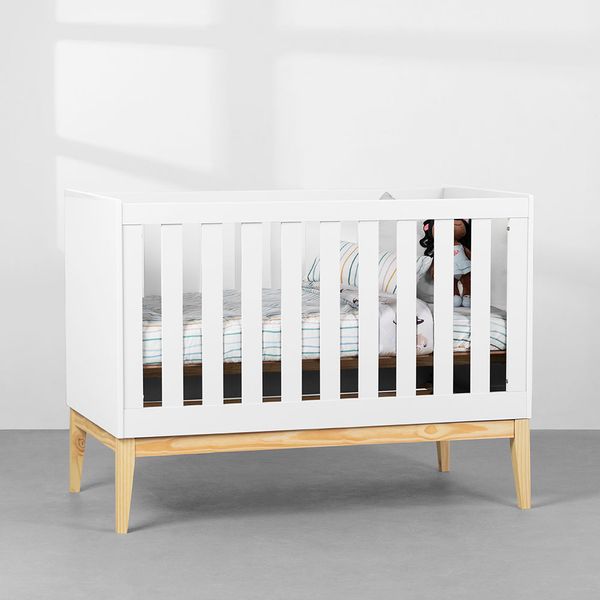 berco-mini-cama-noah-square-com-pes-em-madeira-natural-branco-fosco-berco-diagonal