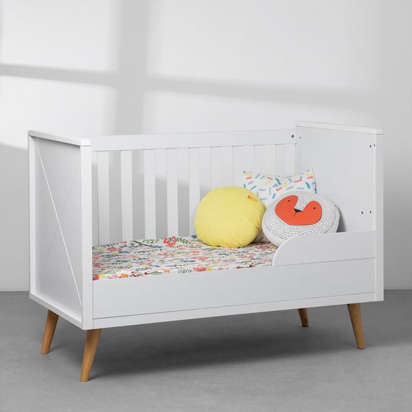 Kit-Quarto-Infantil-Retro-Branco–Berco-Comoda-Armario-Poltrona-Capri-mini-cama