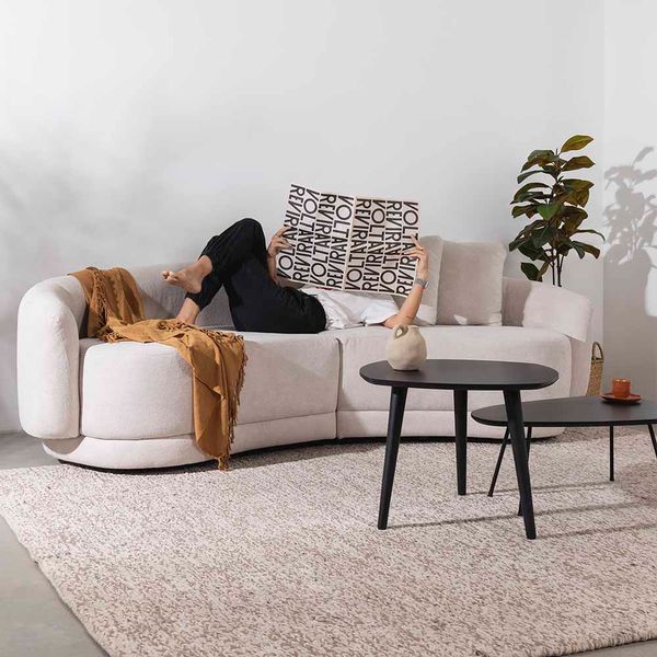 mesa-de-centro-lila-redonda-ambientada