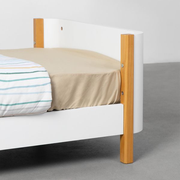 berco-mini-cama-curvo-oca-branco-e-amendoa-cama-detalhe