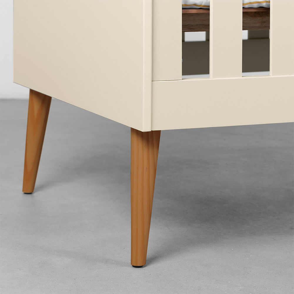 berco-mini-cama-noah-com-pes-em-madeira-areia-detalhes-pes