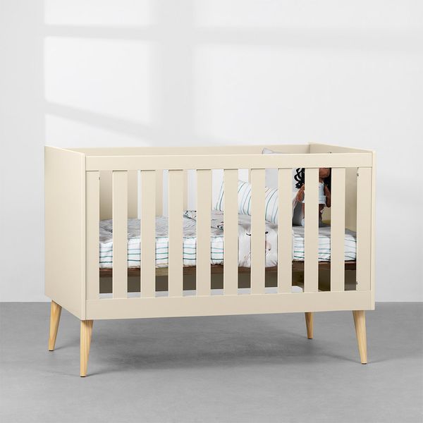 berco-mini-cama-noah-com-pes-em-madeira-natural-areia