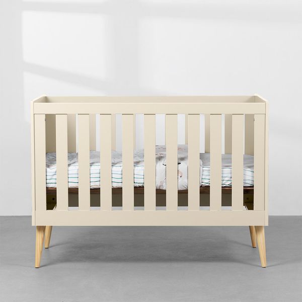 berco-mini-cama-noah-com-pes-em-madeira-natural-areia-diagonal