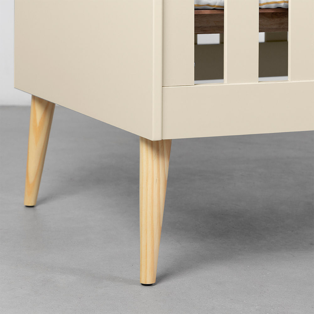 berco-mini-cama-noah-com-pes-em-madeira-natural-areia-detalhe-pes