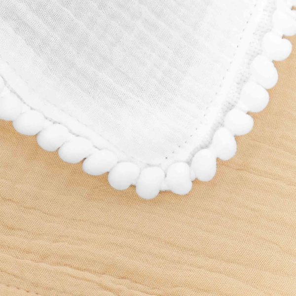 manta-infantil-gaze-poms-bege-detalhe-manta