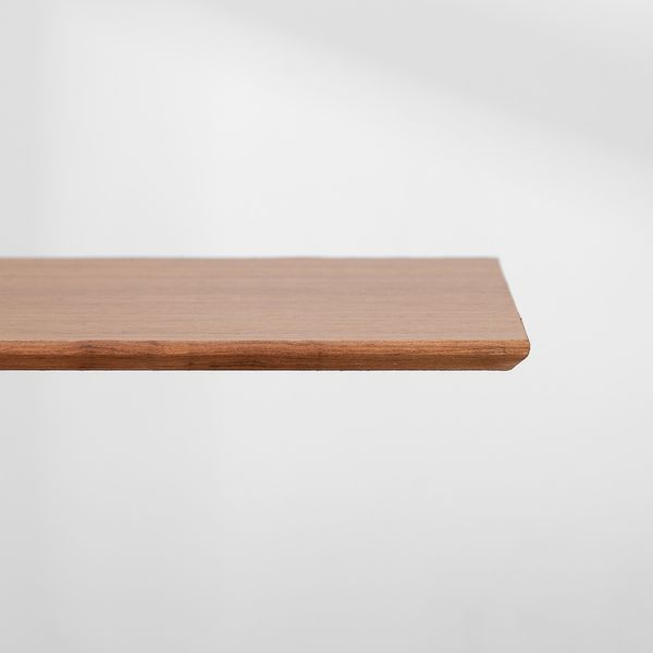 mesa-lateral-dobra-preto-e-louro-freijo-64cmx50cm-detalhes