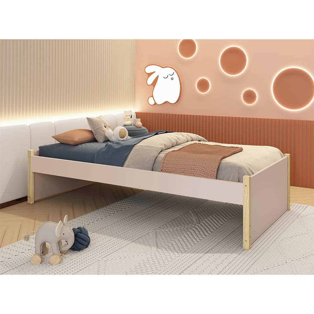 cama-evolutiva-2em1-ravi-com-pes-madeira-natural-rosa-fosco-ambiente-alta