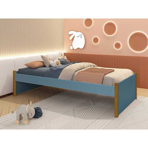 cama-evolutiva-2em1-ravi-pes-madeira-azul-fosco-ambiente-alto