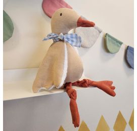 boneco-patinha-guila-com-cachecol-ambiente