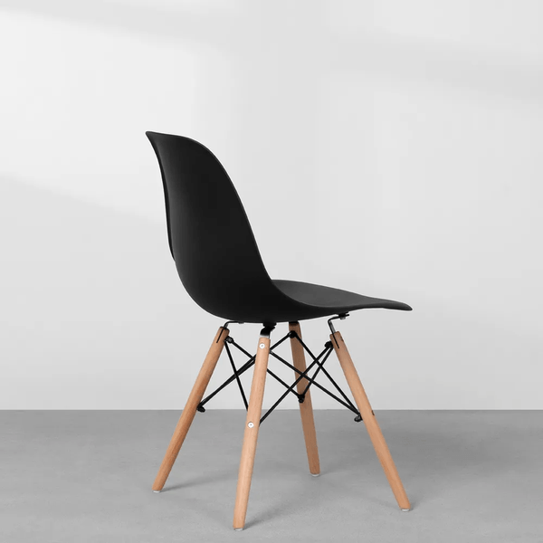 cadeira-eames-eiffel-em-polipropileno-pes-de-madeira-preto-detalhe-lateral-traseira