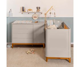 kit-quarto-infantil-boom-com-pes-square-mel---berco---comoda-4-gavetas-e-1-porta---areia-fosco