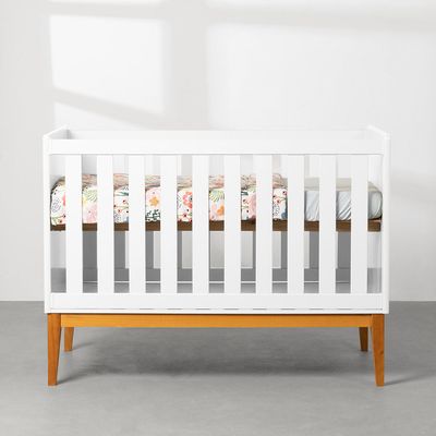 kit-quarto-infantil-theo-com-pes-square-mel---berco---comoda-3-gavetas-e-1-porta---guarda-roupa-3-po