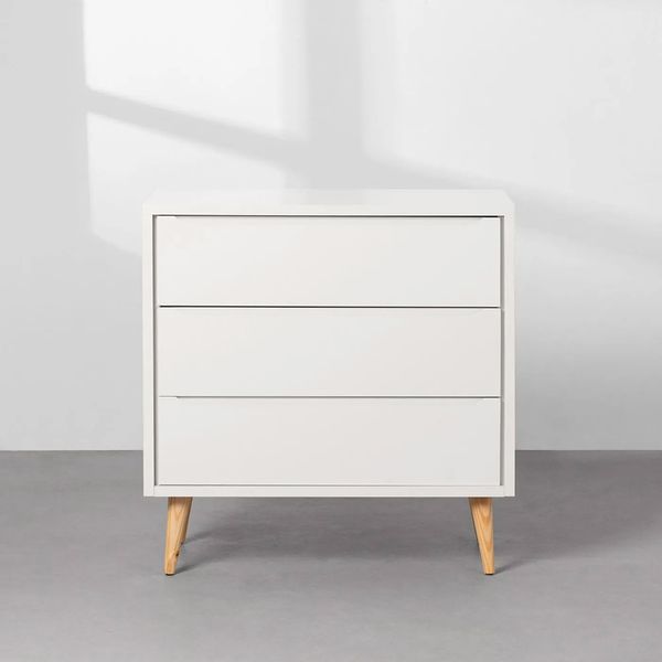kit-quarto-theo-com-pes-retro-natural---berco---comoda-3-gavteas---guarda-roupa---branco-fosco