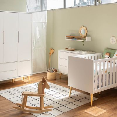 kit-quarto-infantil-theo-com-pes-retro-natural---berco---comoda-6-gavetas---guarda-roupa-3-portas---