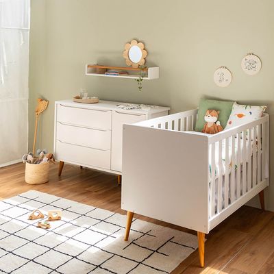 kit-quarto-infantil-theo-com-pes-retro-mel---berco---comoda-3-gavetas-e-1-porta---branco-fosco