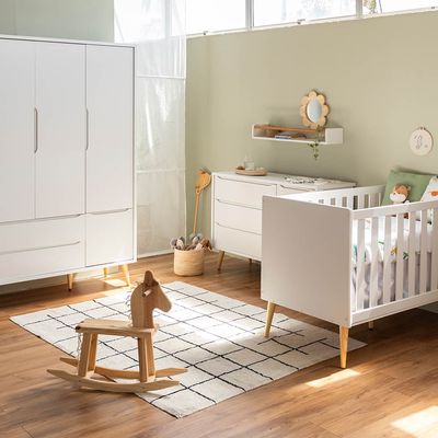 kit-quarto-infantil-theo-com-pes-retro-natural---berco---comoda-3-gavetas-e-1-portas---guarda-roupa-
