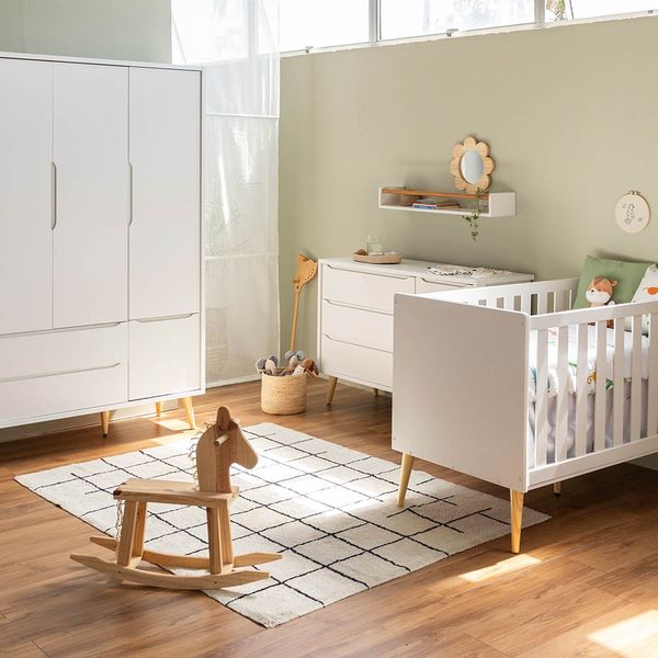kit-quarto-infantil-theo-com-pes-retro-natural---berco---comoda-3-gavetas-e-1-portas---guarda-roupa-
