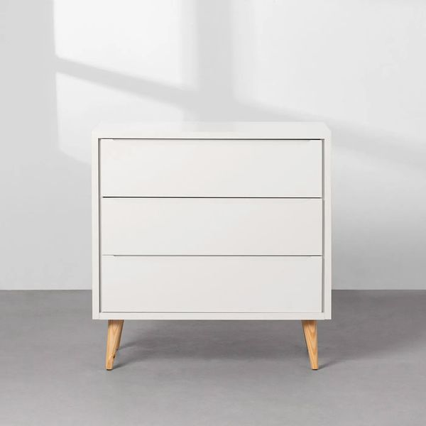 kit-quarto-theo-com-pes-retro-natural---berco---comoda-3-gavteas---guarda-roupa---branco-fosco