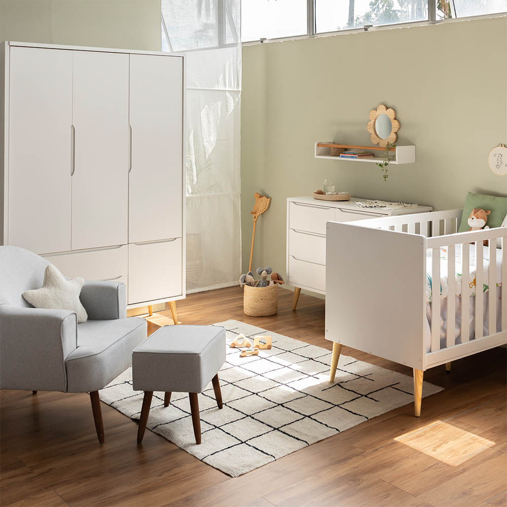 kit-quarto---infantil-theo-com-pes-retro-natural---berco---comoda-6-gavetas---guarda-roupa-3-portas---