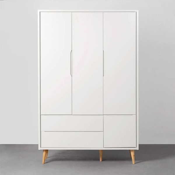 kit-quarto---infantil-theo-com-pes-retro-natural---berco---comoda-6-gavetas---guarda-roupa-3-portas---